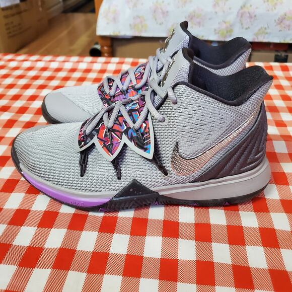 Nike Kyrie 5 Graffiti Atmosphere Grey womens Size 6Y 
(38.5 EUR) AQ2456 001 main image 7